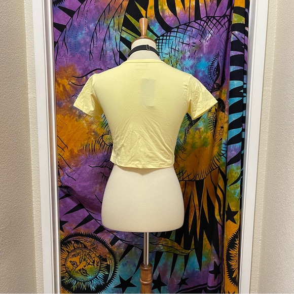 π Lovely yellow crop top - Picture 5 of 11